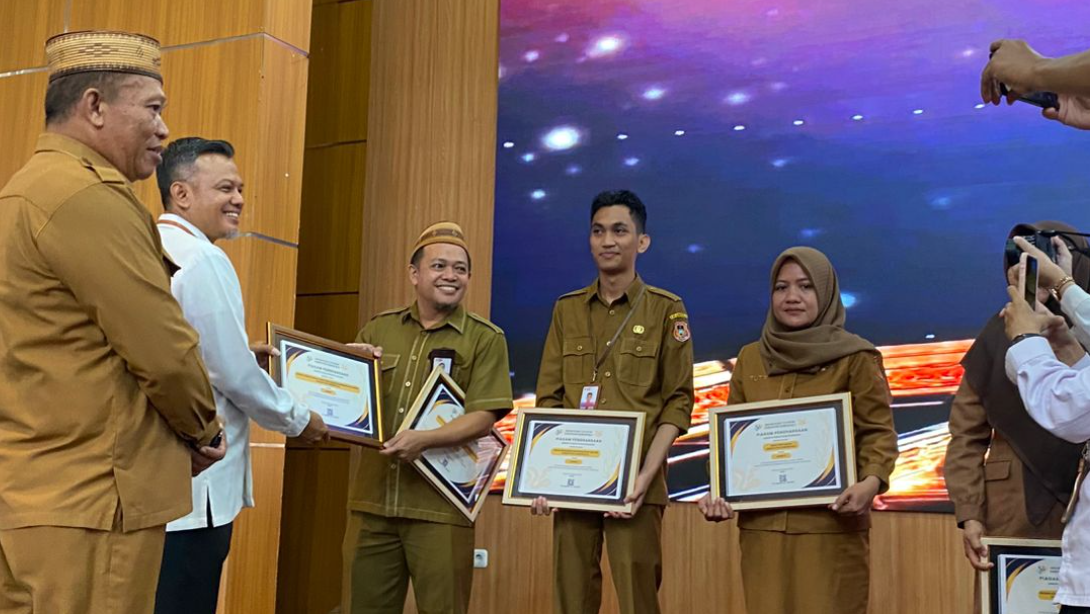 Bapelitbangda Menerima 2 Penghargaan Statistik Award 2025